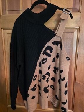 VENUS Black and Camel Off-Shoulder Leopard Knit Sweater